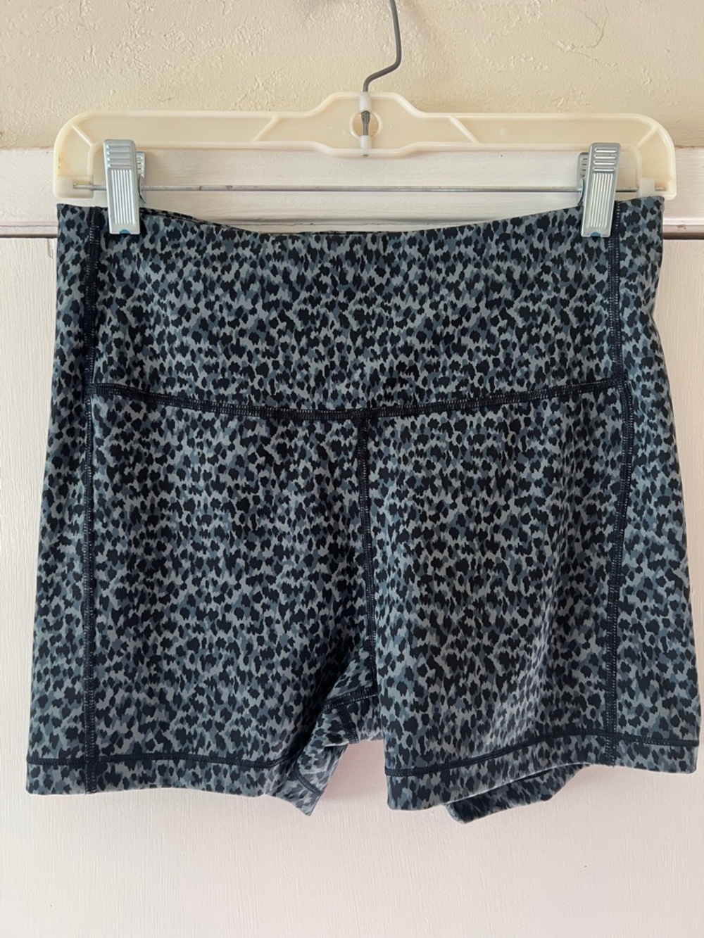Athleta Women's Gray Leopard Print Active Shorts size M